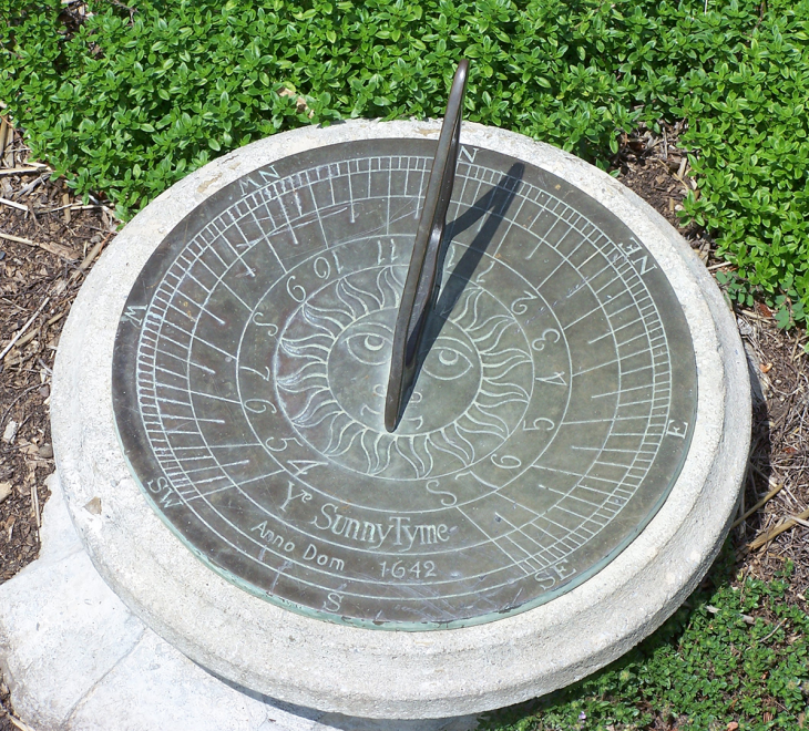 Horizontal sundial in&nbsp;Minnesota. Source: https://en.wikipedia.org/wiki/Sundial (click for larger image)