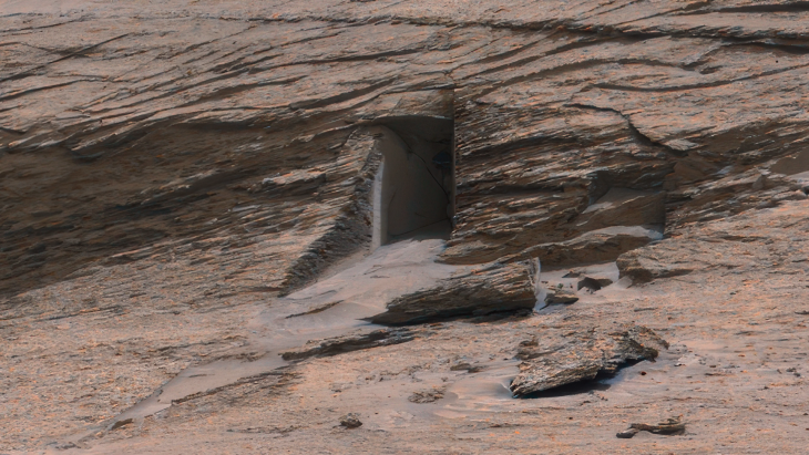 A zoomed-in view of the anomaly from the Neville Thompson Gigapan (click for larger image)