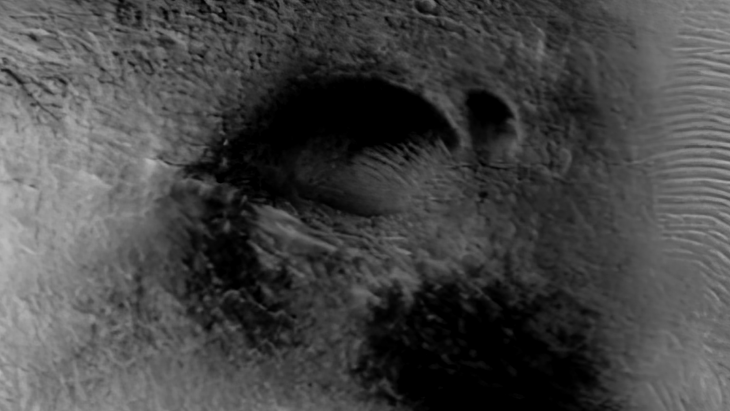 Zoomed-in closer (click for larger image)