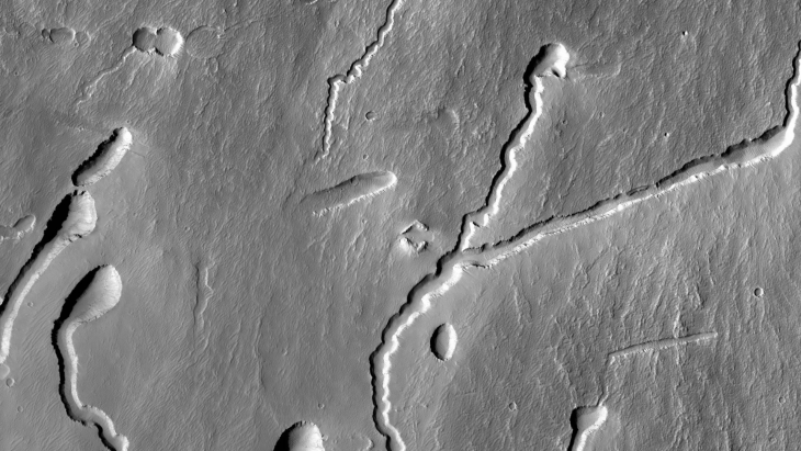 Ancient Chevron-Shaped Ruin found on Mars (B05_011413_1790_XN_01S113W - Closer View)