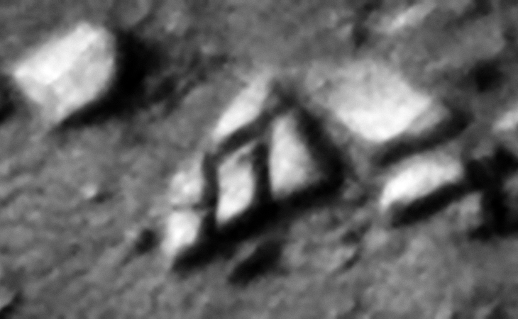 Megalithic blocks that have moved apart