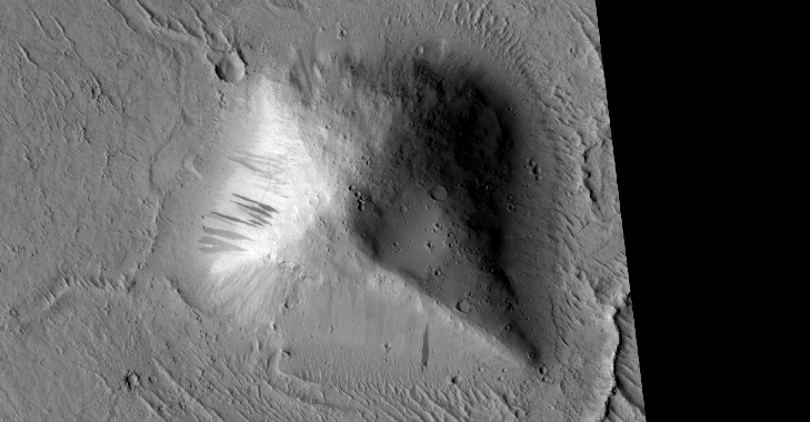 Derelict Pyramidal Structure found on Plains of Mars (ESP_020541_1860 - Zoomed Out)