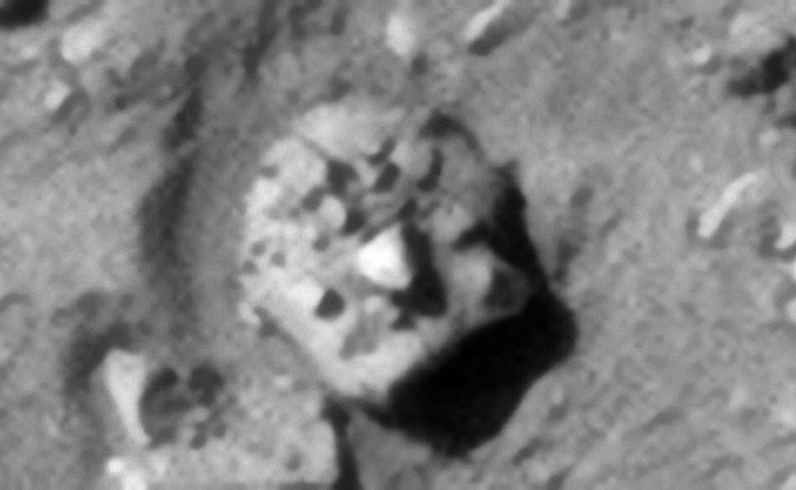 Euripus Mons on Mars: Alignments of items or features - Click for original image at 1:1 scale