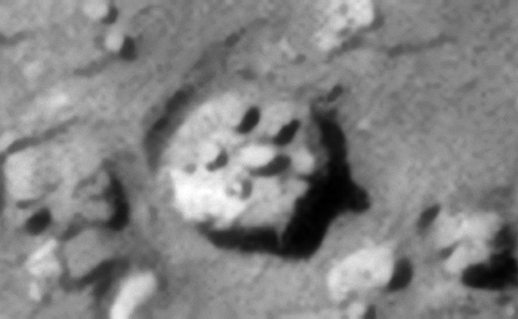 Euripus Mons on Mars: Alignments of items or features - Click for original image at 1:1 scale