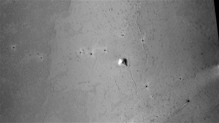 Derelict Pyramidal Structure found on Plains of Mars (P13_006274_1853_XN_05N201W - Closer View)