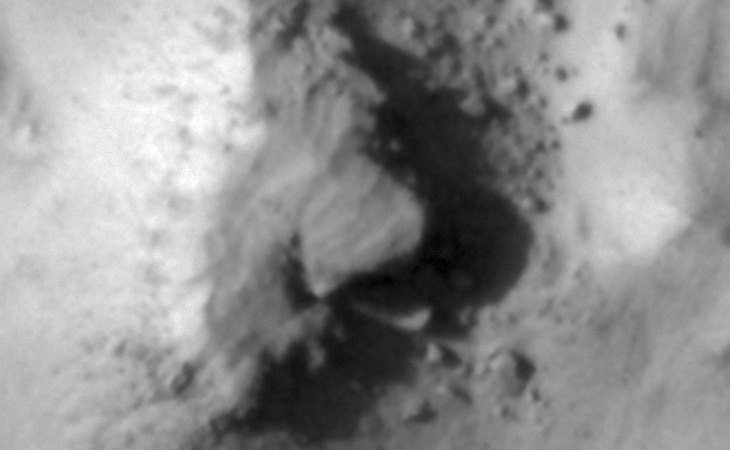 A shelter or underground entrance-way, check out the long narrow object lying in the entrance-way